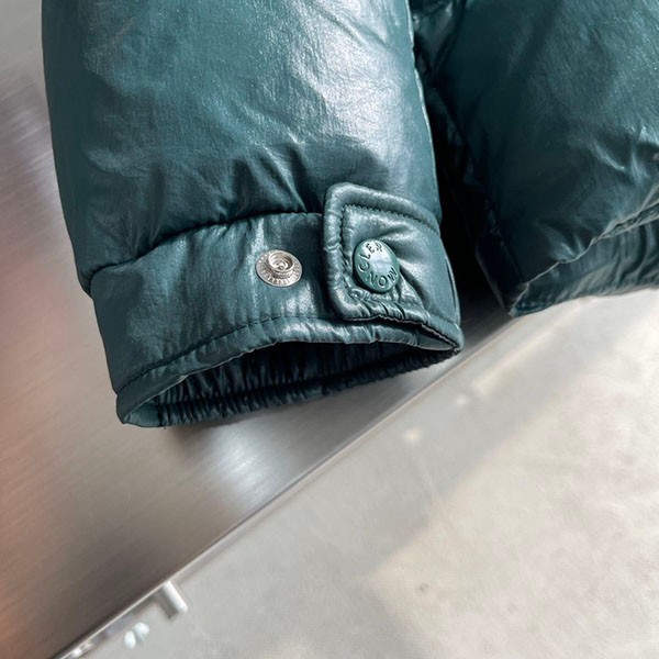 大人気！モンクレール マヤ 70周年 ダウンジャケット コピー mox84889