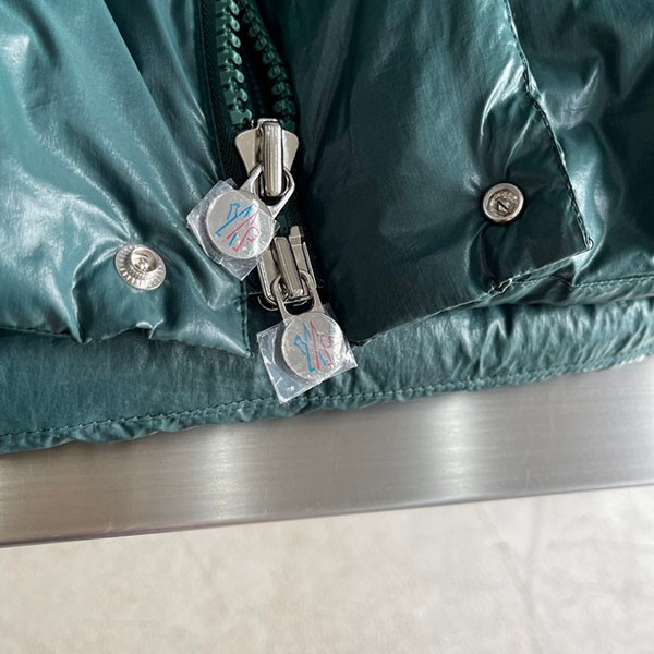 大人気！モンクレール マヤ 70周年 ダウンジャケット コピー mox84889