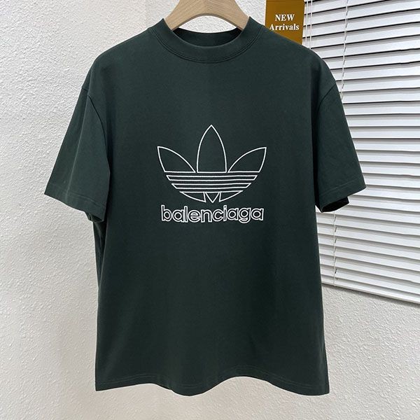 完売必至バレンシアガ アディダス 偽物 オーバーサイズTシャツ 