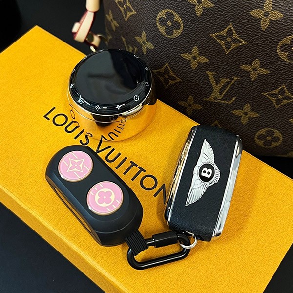 Louis Vuitton イヤホンケース ブラック・イエロー (ルイ Louis Vuitton イヤホンケース ブラック・イエロー (ルイ